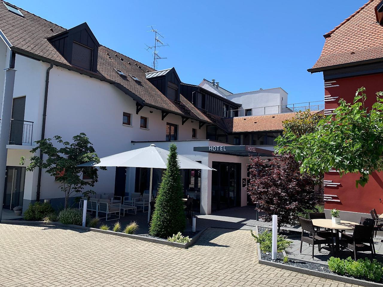 Logis Hotel Restaurant Au Lion Rouge Bartenheim Exterior foto