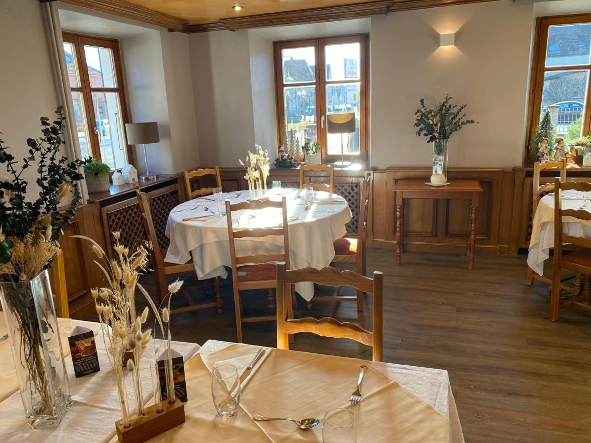 Logis Hotel Restaurant Au Lion Rouge Bartenheim Exterior foto