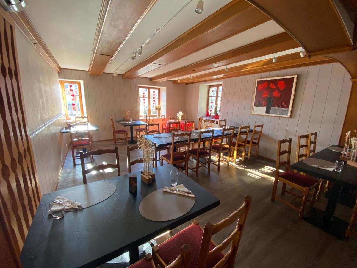 Logis Hotel Restaurant Au Lion Rouge Bartenheim Exterior foto